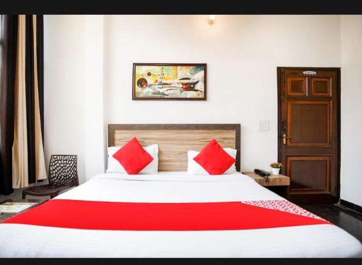Hotel Surya Inn Nuova Delhi Esterno foto